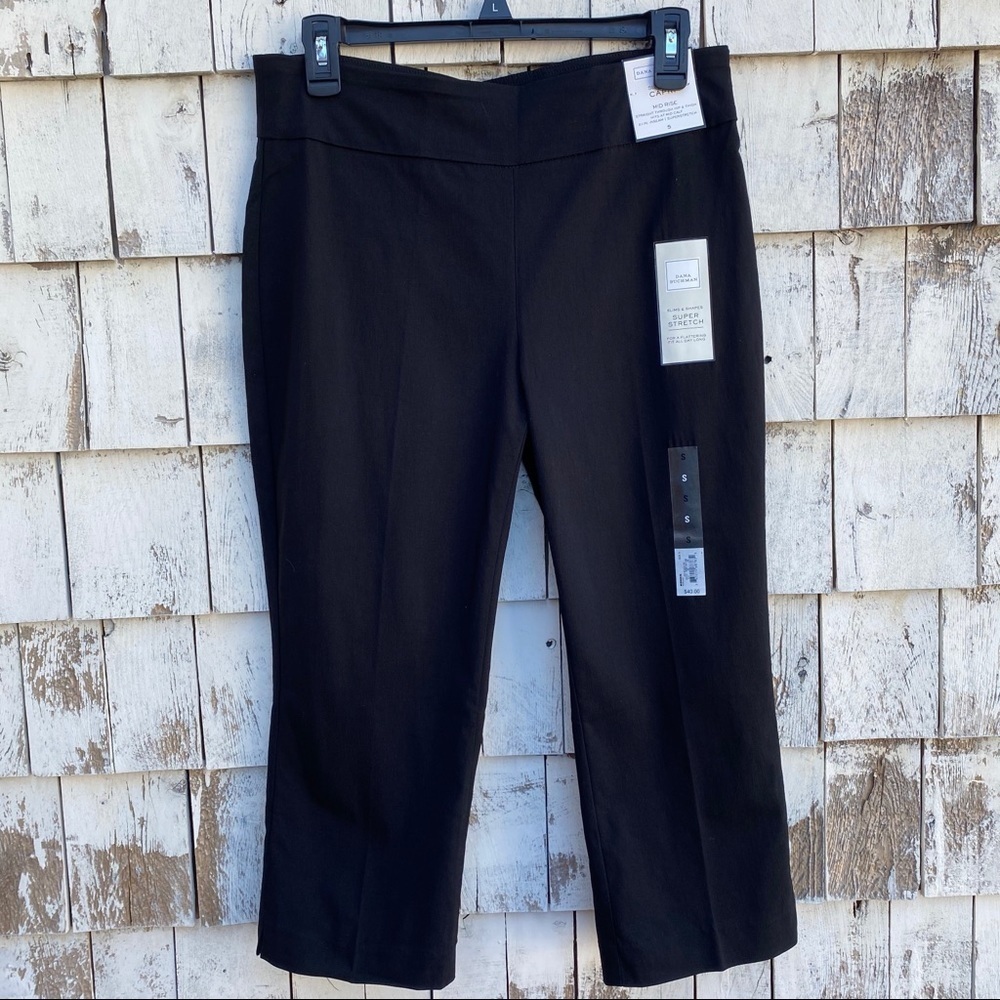 Dana Buchman Slimming Mid-Rise Black Capri - Picture 2 of 6